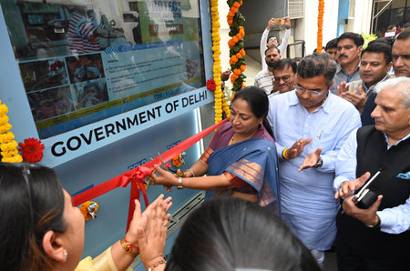 NEW DELHI INDIA APRIL 21 2025  Delhi Chief Minister Rekha Gupta drinking water from water cooler during the launch of the Heat Action Plan 2025 of the Delhi government at Delhi Secretariat on April 21, 2025 in New Delhi, India  With IMD forecasting a highのeditorial素材