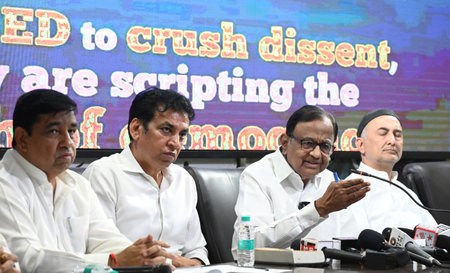 NEW DELHI INDIA APRIL 21 2025  Senior Congress leader and Rajya Sabha MP P Chidambaram and Delhi Pradesh Congress Committee president Devender Yadav address press conference on the issue of National Herald case at the DPCC office on April 21, 2025 in New のeditorial素材