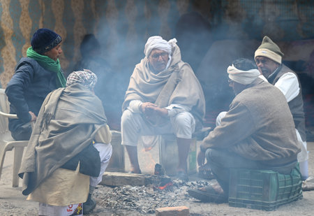 NOIDA, INDIA - JANUARY 3: Farmers protesting in front of NTPC office in freezing cold in sector 24 on January 3, 2024 in Noida, India. (Photo by Sunil Ghosh/Hindustan Times )のeditorial素材