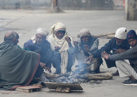 NOIDA, INDIA - JANUARY 3: Farmers protesting in front of NTPC office in freezing cold in sector 24 on January 3, 2024 in Noida, India. (Photo by Sunil Ghosh/Hindustan Times )のeditorial素材