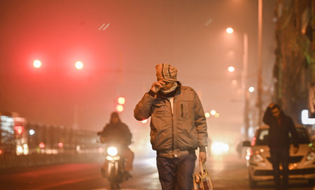 NEW DELHI, INDIA - JANUARY 5: Commuters are seen wearing warm clothes amid cold and foggy morning at Pandav Nagar on January 6, 2024 in New Delhi, India. Foggy morning challenges Delhi-NCR with intensifying cold wave, mercury dips further across North Indのeditorial素材