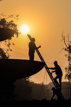NEW DELHI, INDIA â JANUARY 11: Workers cleaning Vijay Chowk Fountain on a cold sunny afternoon on January 11, 2024 in New Delhi, India. (Photo by Raj K Raj/Hindustan Times )のeditorial素材