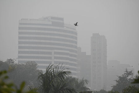 NEW DELHI, INDIA - JANUARY 5: A view of Connaught Place amid cold and foggy Afternoon, on January 5, 2024 in New Delhi, India. Foggy morning challenges Delhi-NCR with intensifying cold wave, mercury dips further across North India. (Photo by Sanjeev Vermaのeditorial素材