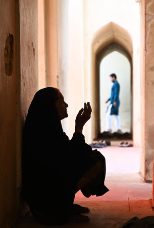 LUCKNOW, INDIA - APRIL 5: Muslims offering prayers on the Last Friday of Ramadan at Asifi Masjid inside Bara Imambara old city on April 5, 2024 in Lucknow, India.(Photo by Deepak Gupta/Hindustan Times)のeditorial素材