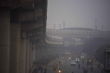 GURUGRAM, INDIA - JANUARY 9: A rapid metro rail runs amid low visibility  on a foggy cold morning near Sikanderpur metro station on January 9, 2024 in Gurugram, India. Delhi and its adjoining areas woke up to a cold and foggy morning on Tuesday and the miのeditorial素材
