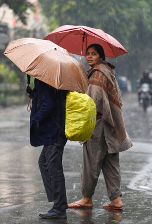 NOIDA, INDIA -FEBRUARY 1: Commuters during light rain in winter, rain increased the severe cold in North India, on February 1, 2024 in Noida, India. (Photo by Sunil Ghosh/Hindustan Times )のeditorial素材
