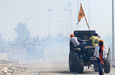 AMBALA, INDIA - FEBRUARY 16:  Security personnel fire tear gas shots to disburse protesters who try to remove barricades at sambhu border of Punjab/Haryana  on February 16, 2024 near Ambala, India. (Photo by Ravi Kumar/Hindustan Times)のeditorial素材