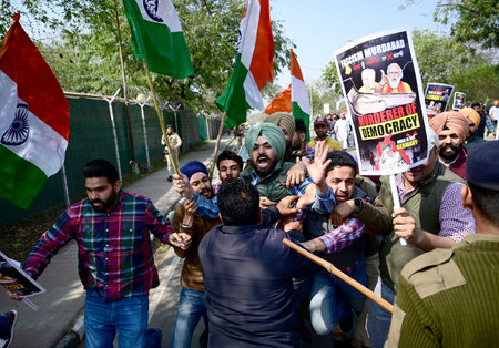 CHANDIGARH, INDIA - FEBRUARY 20: Former Youth Congress President Punjab Barinder Dhillon along with other leaders and supporters protesting outside the Chief Minister Haryana Manohar Lal Khattars official Residence  on February 20, 2024 in Chandigarh, Indのeditorial素材