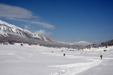 SRINAGAR, INDIA - FEBRUARY 25: Tourists are seen enjoying at famous snow covered ski resort, Gulmarg, about 55kms from on February 25, 2024 in Srinagar, India. (Photo by Waseem Andrabi/Hindustan Times )のeditorial素材