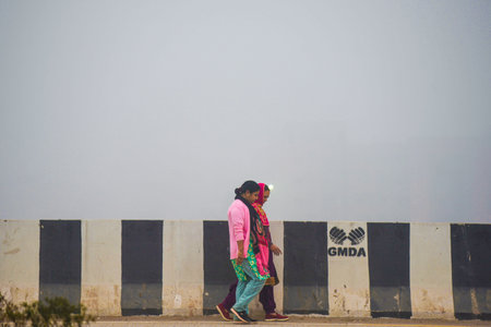 GURUGRAM, INDIA â JANUARY 11: People seen wearing warm clothes while going to work amid cold weather near Umang Bhardwaj Chowk, on January 11, 2024 in Gurugram, India. (Photo by Parveen Kumar/Hindustan Times )のeditorial素材