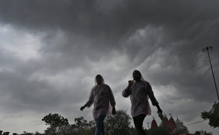 NEW DELHI, INDIA â MAY 3: Dark clouds hover over Red Fort area, on May 3, 2023 in New Delhi, India. (Photo by Sanjeev Verma/Hindustan Times )のeditorial素材