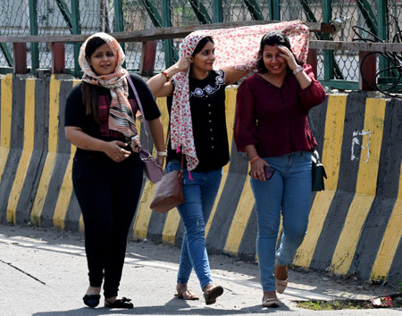 NOIDA, INDIA â MAY 20: Commuters seen with their heads covered to protect them from the hot summer day at sector 18, on May 20, 2023 in Noida, India. (Photo by  Sunil Ghosh/Hindustan Times )のeditorial素材