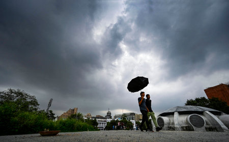 NEW DELHI, INDIA - JULY 4: Dark cloud over the Connaught Place on a little rain on July 4, 2023 in New Delhi, India. (Photo by Raj K Raj/Hindustan Times)のeditorial素材