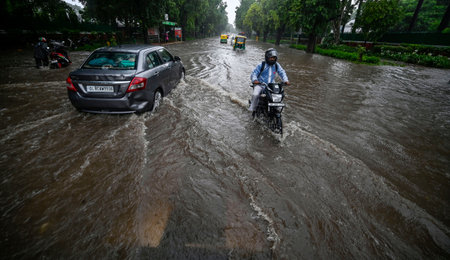 NEW DELHI, INDIA - JULY 8: Traffic moves through a water logged street after the Heavy rain at Firozshah Road on July 8, 2023 in New Delhi, India. Delhi-NCR was drenched with heavy rain on the intervening night of Friday and Saturday. The overnight showerのeditorial素材