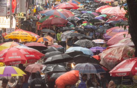 MUMBAI, INDIA - JULY 18: People dealing with heavy rain at Dadar TT,  on July 18, 2023 in Mumbai, India.  (Photo by Anshuman Poyrekar/Hindustan Times)のeditorial素材