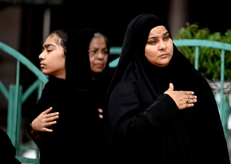 LUCKNOW, INDIA - JULY 29: Shia Muslims taking out procession in respect of Imam Hussain who was martyred in the Battle of Karbala Small children and women also participated in Muharram procession at old city area, on July 29, 2023 in Lucknow, India. Ashurのeditorial素材