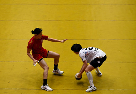 NOIDA, INDIA - JULY 24:  Players of the teams from South Korea and Japan seen during the Handball match on the last day of 10th Asian Women's Youth (U18) Handball Championship at Noida Stadium  on July 24, 2023 in Noida, India.  (Photo by Sunil Ghosh/Hindのeditorial素材