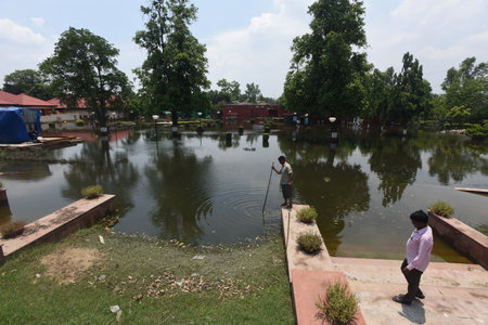 NEW DELHI, INDIA â JULY 22: Workers cleaning flooded water at Gandhi Darshan, Rajghat, on July 22, 2023 in New Delhi, India. (Photo by Sonu Mehta/Hindustan Times )のeditorial素材