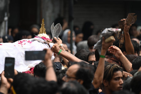 NEW DELHI, INDIA - JULY 29: Shia Muslims participate in a Muharram procession, at Shia Jamam Masjid, in Kashmiri Gate on July 29, 2023 in New Delhi, India. Ashura mourns the death of Imam Hussein, a grandson of the Prophet Muhammed, who was killed by armiのeditorial素材