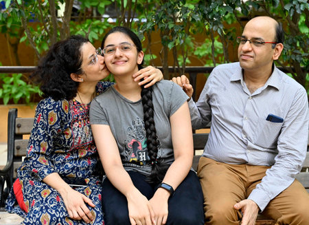 MUMBAI INDIA JUNE 2 2023 SSC topper Poorva Londhe celebrates with her family after the SSC Board Exam results were announced at Andheri on June 2 2023 in Mumbai India This year a total of 15 29 096 students appeared for the Maharashtra SSC exam and of theのeditorial素材
