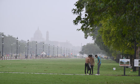 NEW DELHI INDIA JUNE 30 2023 Visitors enjoys Monsoon rainfall near India Gate on June 30 2023 in New Delhi India Heavy rains lashed Delhi NCR leading to waterlogging in several areas and traffic snarls Photo by Sanjeev Verma Hindustan Timesのeditorial素材