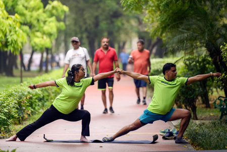 LUCKNOW INDIA JUNE 21 2023 An young couple performing Yoga on the occasion of International Yoga Day at Dr Ram Manohar Lohiya Park on June 21 2023 in Lucknow India Photo by Deepak Gupta Hindustan Timesのeditorial素材