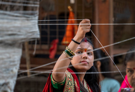 MUMBAI INDIA JUNE 3 2023 Hindu married women observe Vat Purnima by tying ceremonial threads to the Banyan tree and going around it hold Vat Savitri Vrat for the well being and long life of their husbands and desire the same husband in every birth at Dadaのeditorial素材