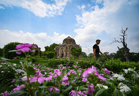 NEW DELHI INDIA JUNE 30 2023 Clouds seen hovering over the skies at Lodhi Garden on June 30 2023 in New Delhi India Heavy rains lashed Delhi NCR leading to waterlogging in several areas and traffic snarls Photo by Sanchit Khanna Hindustan Timesのeditorial素材
