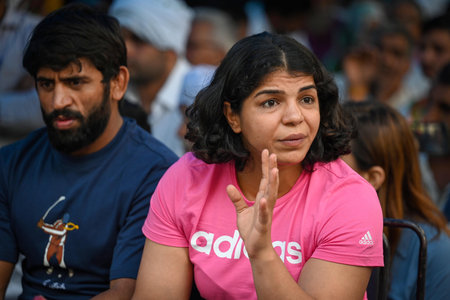 NEW DELHI INDIA MAY 4 2023 Indian Wrestlers Sakshi Malik and Bajrang Punia addresses a Press Conference after the order from Supreme Court at Jantar Mantar on May 4 2023 in New Delhi India Speaking to the media the grapplers said that their ongoing protesのeditorial素材