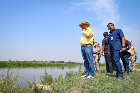 NEW DELHI INDIA MAY 7 2023 Vinai Kumar Saxena Lieutenant Governor of Delhi inspects the Chinar...