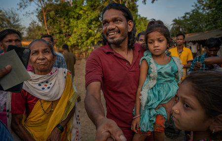 MUMBAI INDIA MAY 16 2023 Arjun Daware a fisherman who returned from Pakistan after three and half years breaks down with tears of joy after seeing his 4 year old daughter and family members at Aamgaon in Palghar district on Mumbai Ahmedabad Highway May 16のeditorial素材