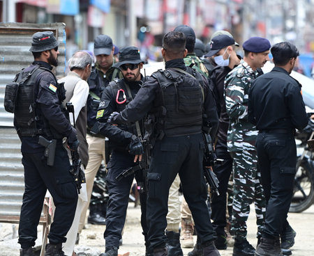 SRINAGAR INDIA MAY 18 2023 National Security Guard NSG Commandos and paramilitary forces at Lal Chowk area on May 18 2023 in Srinagar India Security is being beefed up ahead of the G20 Tourism Working Group meeting of delegates from G20 nations is being hのeditorial素材