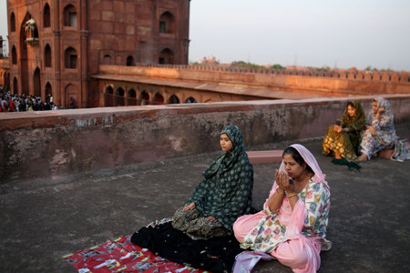 SRINAGAR INDIA APRIL 2 2023 People in large numbers gathered at Jama Masjid to offer prayer and break their fast during the ongoing Holy Month of Ramadan on April 2 2023 in Srinagar India Ramadan also known as Ramzan Ramazan or Ramzaan is the holiest montのeditorial素材