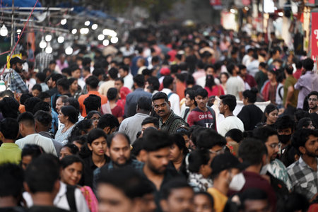 NEW DELHI INDIA APRIL 2 2023 Crowd of visitors at the Sarojni Nagar market on April 2 2023 in New Delhi India India saw a sharp jump in the number of active Covid 19 cases as it logged 3 824 cases in the past 24 hours as per the data shared by the Health のeditorial素材
