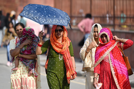 NEW DELHI INDIA APRIL 14 2023 Tourists seen out on a hot day at Red Fort on April 14 2023 in New Delhi India Photo by Sanchit Khanna Hindustan Timesのeditorial素材
