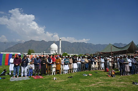 SRINAGAR INDIA APRIL 14 2023 Muslims offer Friday prayers during the holy month of Ramadan outside Hazratbal shrine on April 14 2023 in Srinagar India Photo by Waseem Andrabi Hindustan Timesのeditorial素材
