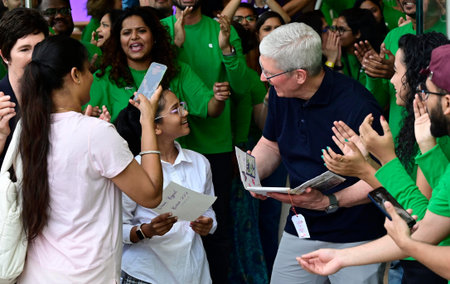 MUMBAI INDIA APRIL 18 2023 Apple CEO Tim Cook greets visitors during inauguration of Apple Store first outlet opened in India at Bandra Kurla Complex on April 18 2023 in Mumbai India Photo by Anshuman Poyrekar Hindustan Timesのeditorial素材