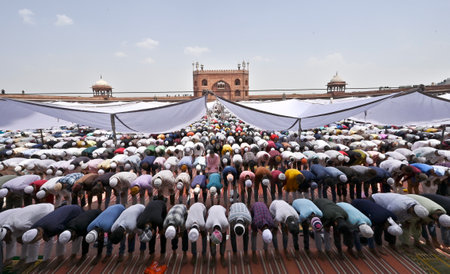 NEW DELHI INDIA APRIL 21 2023 Muslim devotees offer Alvida Namaz on the last Friday of the holy month of Ramadan at Jama Masjid on April 21 2023 in New Delhi India Photo by Sanjeev Verma Hindustan Timesのeditorial素材
