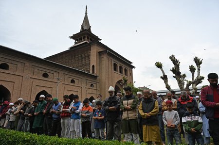 SRINAGAR INDIA APRIL 21 2023 Muslim offer last Friday prayers of the holy fasting month of Ramadan at the Jamia Masjid on April 21 2023 in Srinagar India Photo by Waseem Andrabi Hindustan Timesのeditorial素材