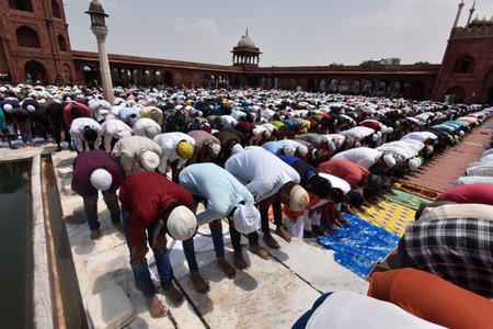 NEW DELHI INDIA APRIL 21 2023 Muslim devotees offer Alvida Namaz on the last Friday of the holy month of Ramadan at Jama Masjid on April 21 2023 in New Delhi India Photo by Sonu Mehta Hindustan Timesのeditorial素材