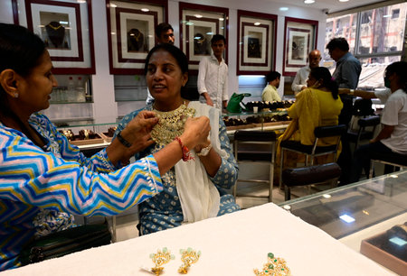 MUMBAI INDIA APRIL 22 2023 People buying Gold Jewellery on the occasion of Akshay Tritiya at Umedmal Trilokchand Zaveri Jewelry at Kalbhadevi on April 22 2023 in Mumbai India Akshaya Tritiya also known as Akti or Akha Teej is a popular Hindu and Jain spriのeditorial素材