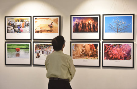 NEW DELHI INDIA APRIL 23 2023 People visit a Big Picture Exhibition 2023 organized by Working News Cameraman Association on April 23 2023 in New Delhi India The All India Working News Cameramenâs Association is bringing together the best photojournalistのeditorial素材
