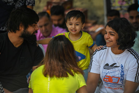 NEW DELHI INDIA APRIL 25 2023 Indian Wrestler Sakshi Malik plays with a kid during their ongoing protest against Wrestling Federation of India s President at Jantar Mantar on April 25 2023 in New Delhi India Wrestlers resumed their protest against WFI andのeditorial素材