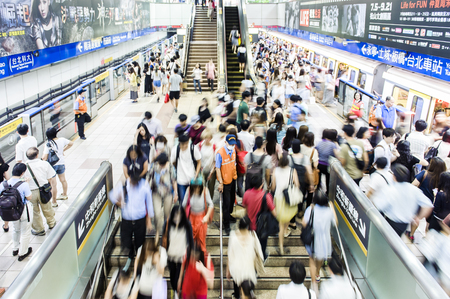 TAIPEI,TAIWAN - JANUARY 19: Passengers waiting and ride the MRT, on January 19,2014 in Taipei. The (Metropolitan Rapid Transit) MRT serves 240,000 people daily with 109 stations and 121 km of track.のeditorial素材