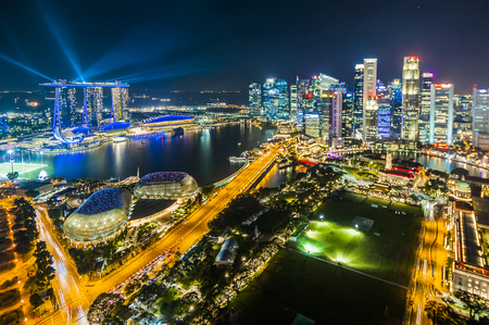 SINGAPORE - August 23, 2017:View from the infinity pool at Marina Bay Sandsのeditorial素材