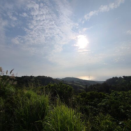 Sun Ocean mountain sceneの写真素材