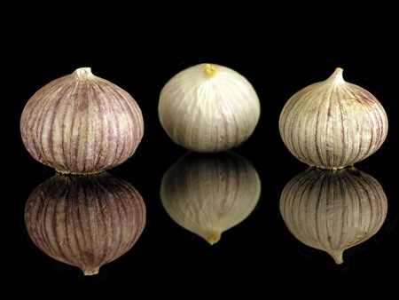 chinese round garlic on a black mirrorの写真素材