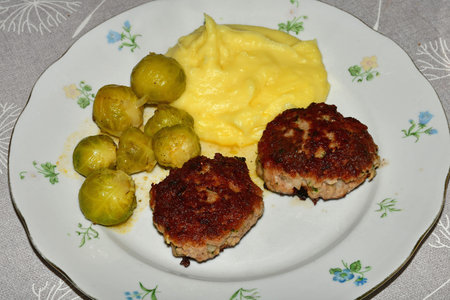 meatballs with Brussel sprouts and mashed potatoes