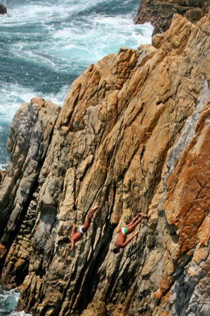 cliff divers in Acapulco, Mexicoの写真素材