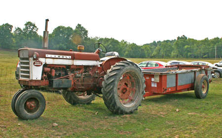 Old tractor and wagonの写真素材